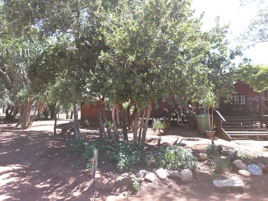 6 Bedroom Property for Sale in Zoutpansdrift North West